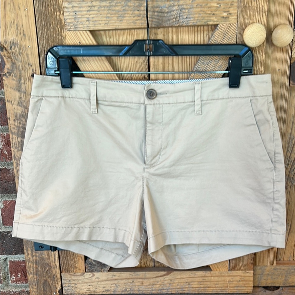 Women’s Old Navy Khaki Everyday Short